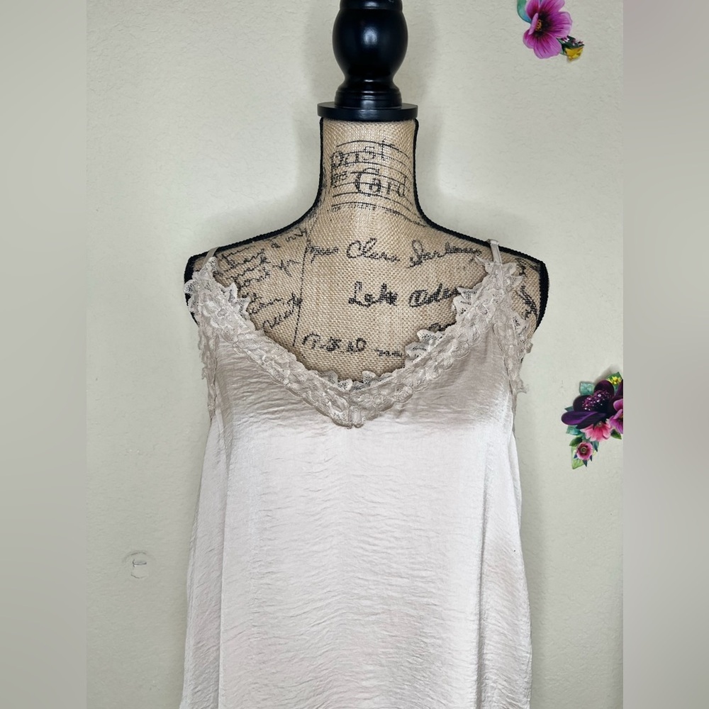 NTM: Entro Adjustable Spaghetti Straps Cream Lace Trim Camisole Size Medium - Picture 3 of 11